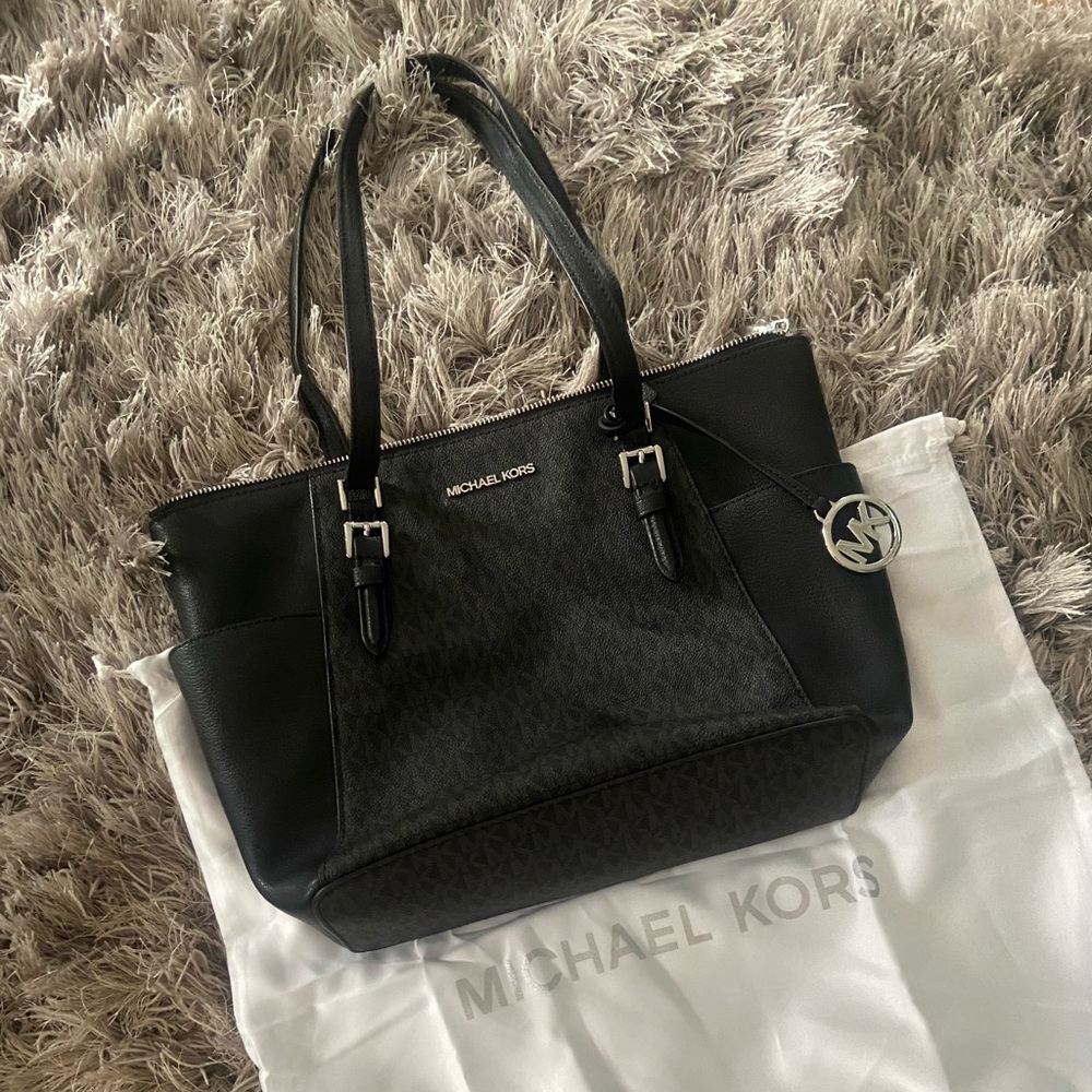 Michael Michael Kors Jet Set Item East/West Top Zip Tote Black One Size